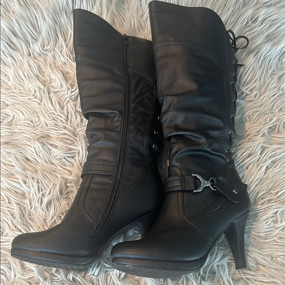 Elegant Black Lace-Up Heeled Boots - Picture 5 of 7